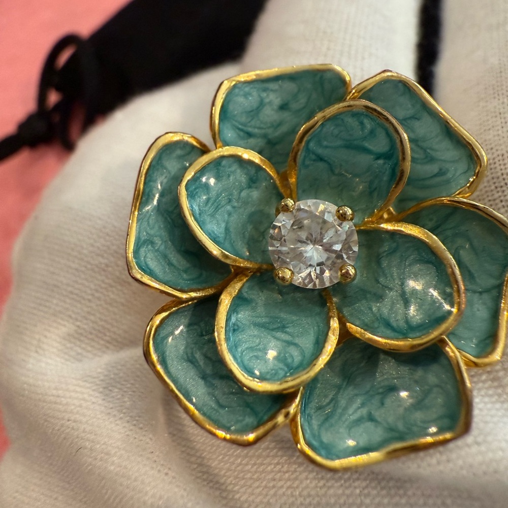 Vintage QVC Joan Rivers Classics Collection Gold Plated and Enamel Flower Ring